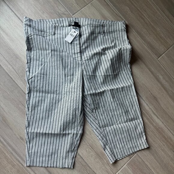NWT Lane Bryant White & Grey Stripe Capri Pants with Pockets | Women’s Size 24 - Picture 1 of 6